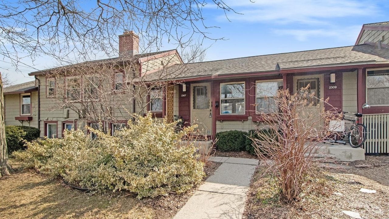 1BR/1BA Condo in Pittsfield Village – Month-to-Month Sublet — photo 1